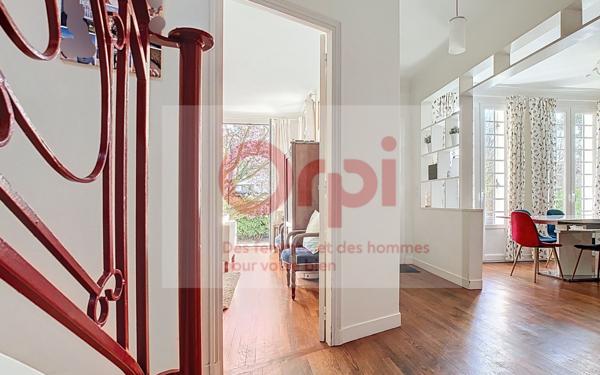 Maison à vendre    7 pièces • 140,30 m2 Issy-les-Moulineaux