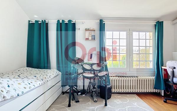 Maison à vendre    7 pièces • 140,30 m2 Issy-les-Moulineaux