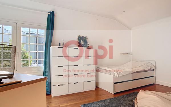 Maison à vendre    7 pièces • 140,30 m2 Issy-les-Moulineaux