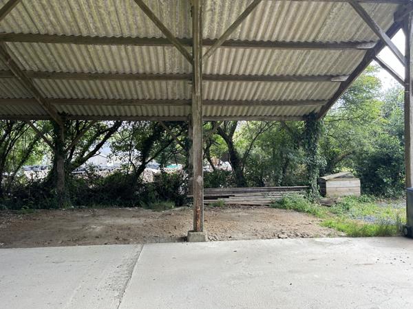 Vigneux-de-Bretagne (44360) 3 box plus 4 places de parking couvert