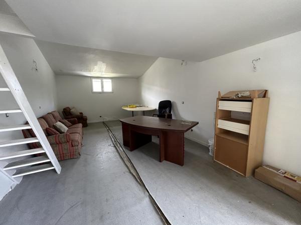 Vigneux-de-Bretagne (44360) 3 box plus 4 places de parking couvert