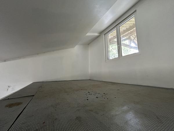 Vigneux-de-Bretagne (44360) 3 box plus 4 places de parking couvert