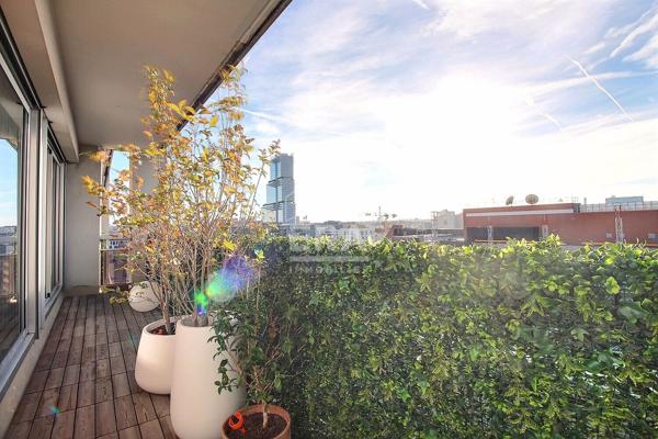 T3 vue sur la Tour Eiffel et la Défense