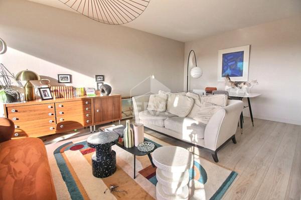 T3 vue sur la Tour Eiffel et la Défense