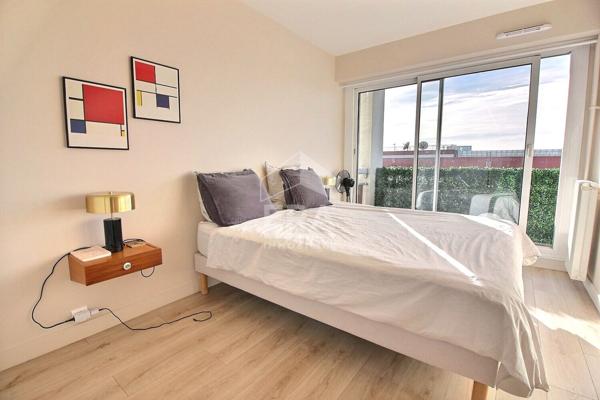 T3 vue sur la Tour Eiffel et la Défense