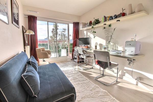 T3 vue sur la Tour Eiffel et la Défense