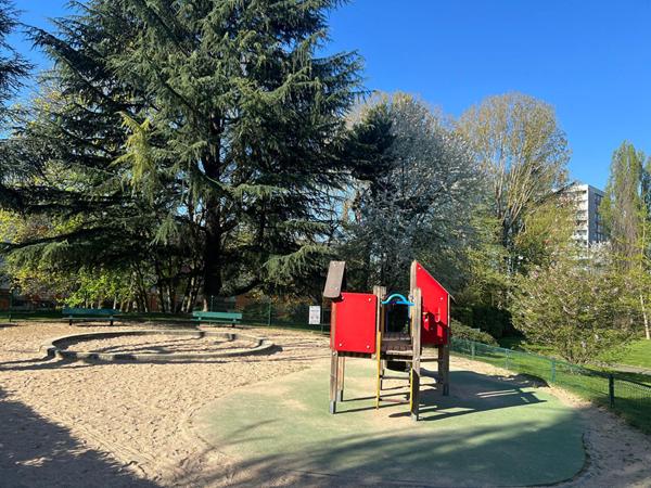 Massy coeur de ville, box fermé en sous-sol .