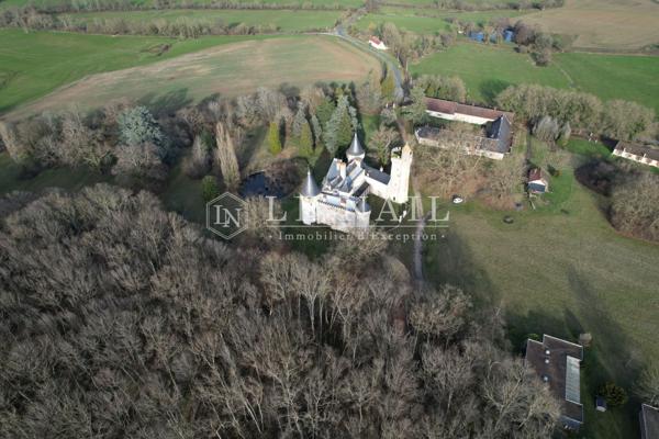 Château médiéval des 13e et 15e siècles à vendre dans le Berry