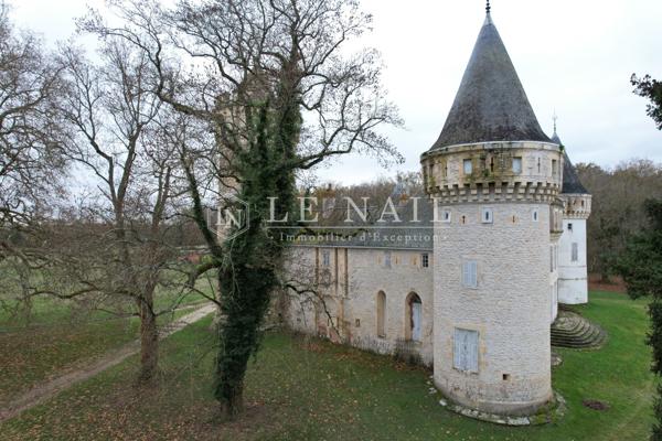 Château médiéval des 13e et 15e siècles à vendre dans le Berry