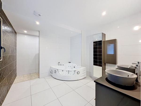 Maison 5 pièces - 165 m²