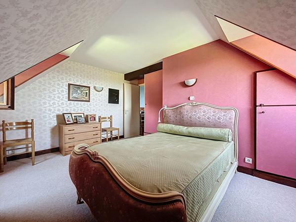 Grande et belle maison à vendre proche Beaulieu sur Dordogne 275m2 Habitable, vue imprenable, garage double, grands volumes, 5 chambres, vie de plain pied, pas de vis-à-vis.