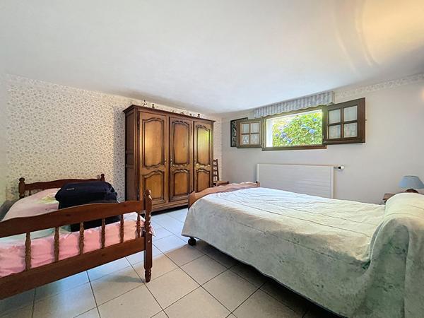 Grande et belle maison à vendre proche Beaulieu sur Dordogne 275m2 Habitable, vue imprenable, garage double, grands volumes, 5 chambres, vie de plain pied, pas de vis-à-vis.