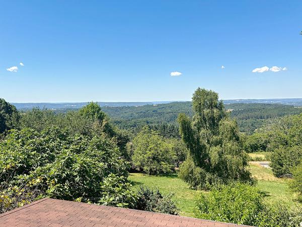 Grande et belle maison à vendre proche Beaulieu sur Dordogne 275m2 Habitable, vue imprenable, garage double, grands volumes, 5 chambres, vie de plain pied, pas de vis-à-vis.