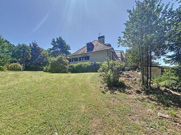 Grande et belle maison à vendre proche Beaulieu sur Dordogne 275m2 Habitable, vue imprenable, garage double, grands volumes, 5 chambres, vie de plain pied, pas de vis-à-vis.