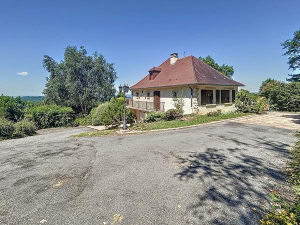 Grande et belle maison à vendre proche Beaulieu sur Dordogne 275m2 Habitable, vue imprenable, garage double, grands volumes, 5 chambres, vie de plain pied, pas de vis-à-vis.