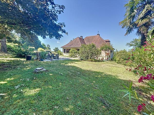 Grande et belle maison à vendre proche Beaulieu sur Dordogne 275m2 Habitable, vue imprenable, garage double, grands volumes, 5 chambres, vie de plain pied, pas de vis-à-vis.