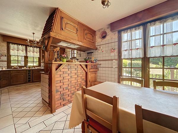 Grande et belle maison à vendre proche Beaulieu sur Dordogne 275m2 Habitable, vue imprenable, garage double, grands volumes, 5 chambres, vie de plain pied, pas de vis-à-vis.