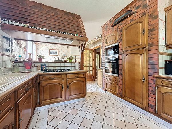 Grande et belle maison à vendre proche Beaulieu sur Dordogne 275m2 Habitable, vue imprenable, garage double, grands volumes, 5 chambres, vie de plain pied, pas de vis-à-vis.