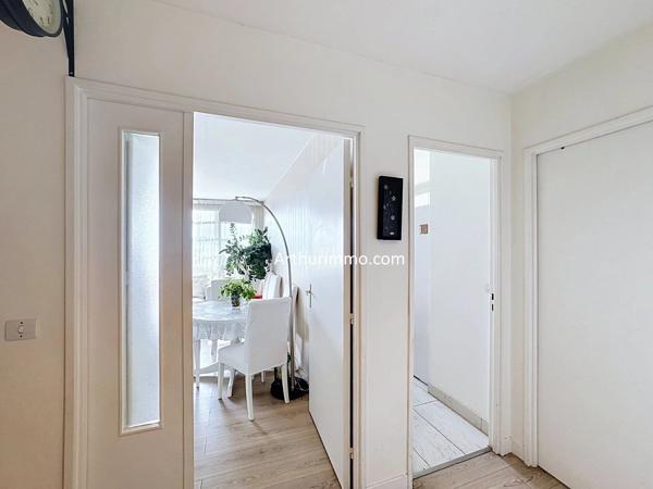 Vente                                                      Appartement
                        
                     2 pièces                      55 m2                     à Créteil