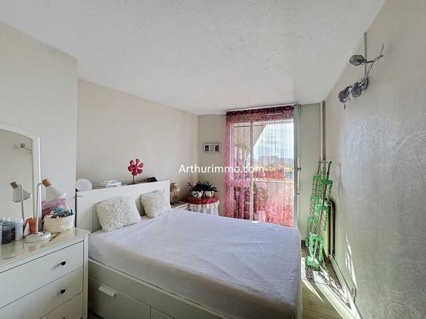 Vente                                                      Appartement
                        
                     2 pièces                      55 m2                     à Créteil