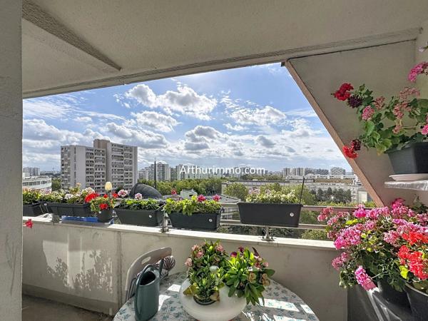 Vente                                                      Appartement
                        
                     2 pièces                      55 m2                     à Créteil