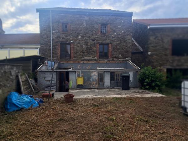 Vente                                                      Maison
                        
                     5 pièces                      154 m2                     à Gespunsart