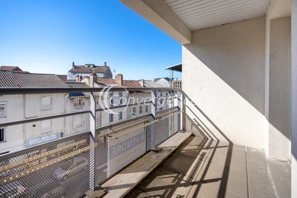 Appartement
                                                                                                                                                                                                                                                                                                                        3 pièce(s)                                                                                                                                                                                                          2 chambre(s)                                                                                                                                                                                                          73  m²