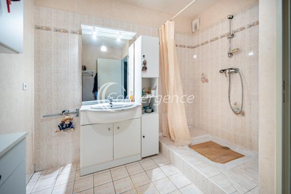 Appartement
                                                                                                                                                                                                                                                                                                                        3 pièce(s)                                                                                                                                                                                                          2 chambre(s)                                                                                                                                                                                                          73  m²