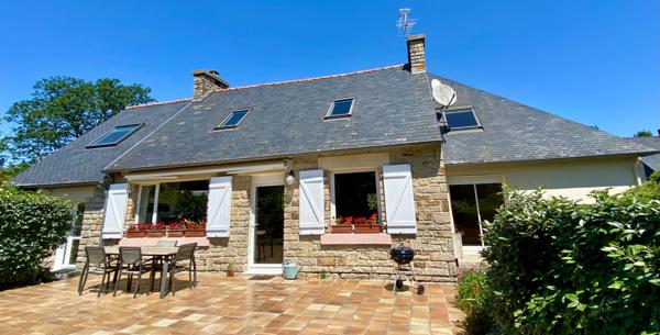 Fouesnant Maison de 214 m² , la plage à vélo !