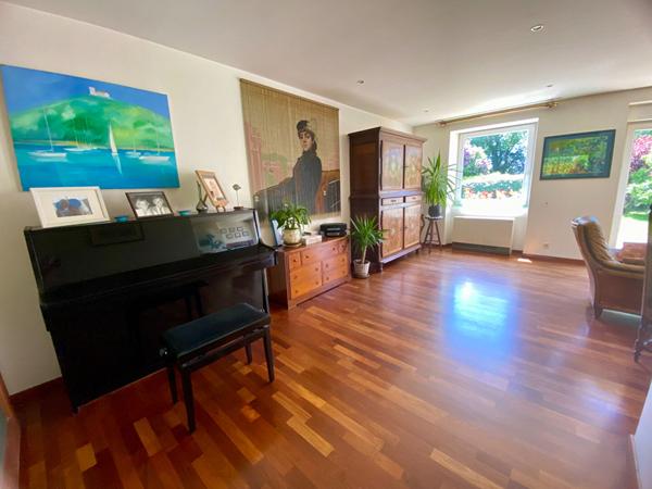 Fouesnant Maison de 214 m² , la plage à vélo !