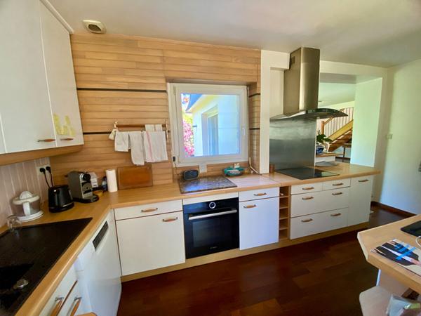 Fouesnant Maison de 214 m² , la plage à vélo !