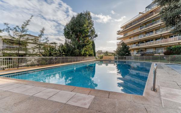 Appartement à vendre    2 pièces • 57 m2 Nice
