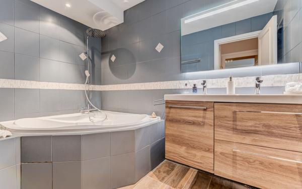 Appartement à vendre    2 pièces • 57 m2 Nice