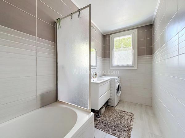 Vente                                                      Appartement
                        
                     3 pièces                      56 m2                     à Crosne