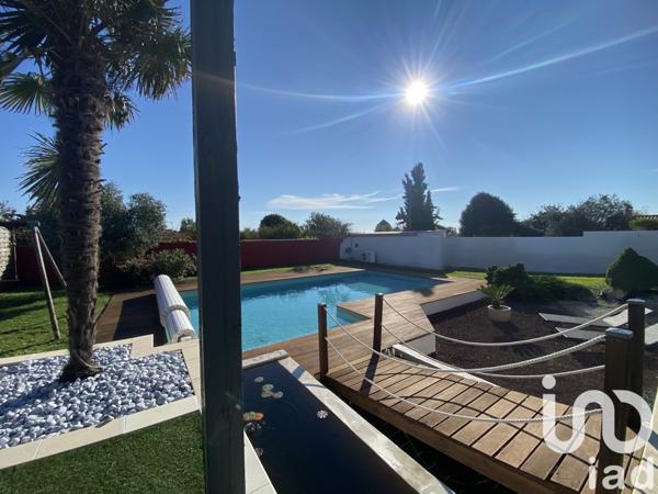 Maison traditionnelle 7 pièces de 239 m² à La Jarrie (17220)