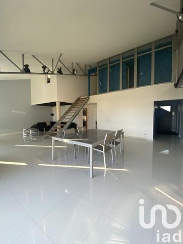 Maison traditionnelle 7 pièces de 239 m² à La Jarrie (17220)