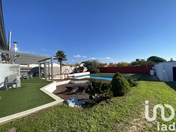 Maison traditionnelle 7 pièces de 239 m² à La Jarrie (17220)