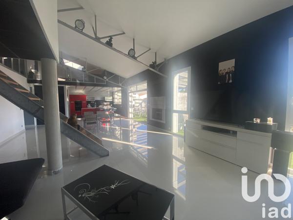 Maison traditionnelle 7 pièces de 239 m² à La Jarrie (17220)