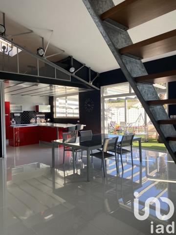 Maison traditionnelle 7 pièces de 239 m² à La Jarrie (17220)