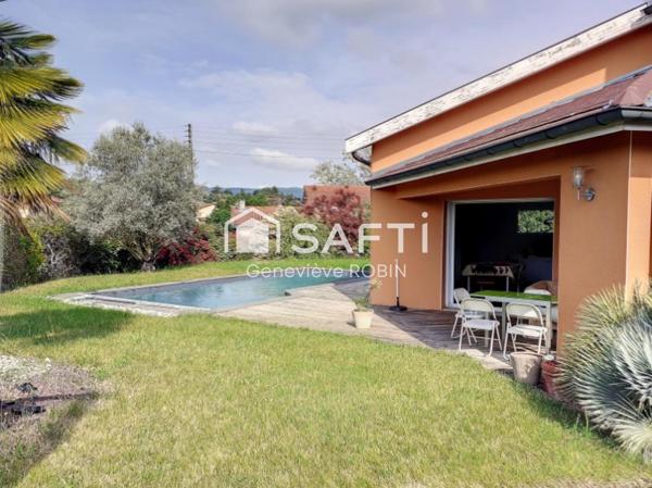 Dans une rue calme, peu fréquentée de Craponne, villa contemporaine de 159m2