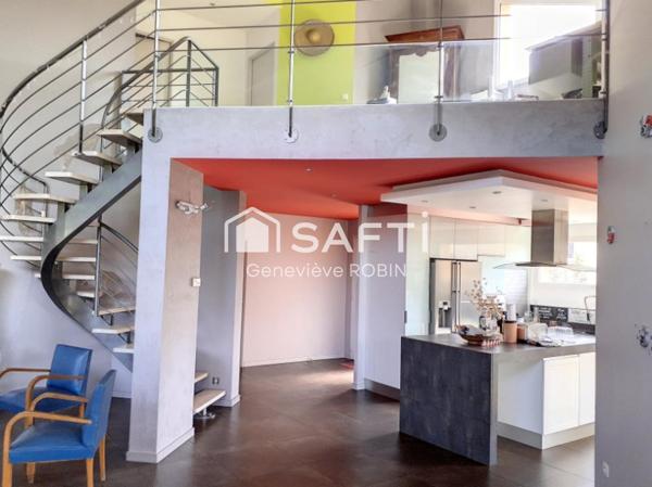 Dans une rue calme, peu fréquentée de Craponne, villa contemporaine de 159m2