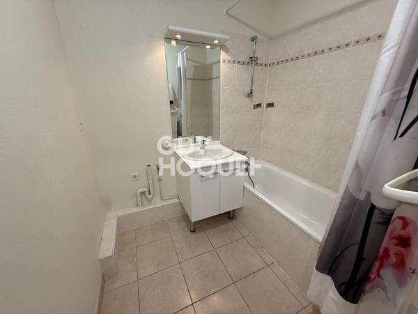 BAHO F2 avec terrasse et parking