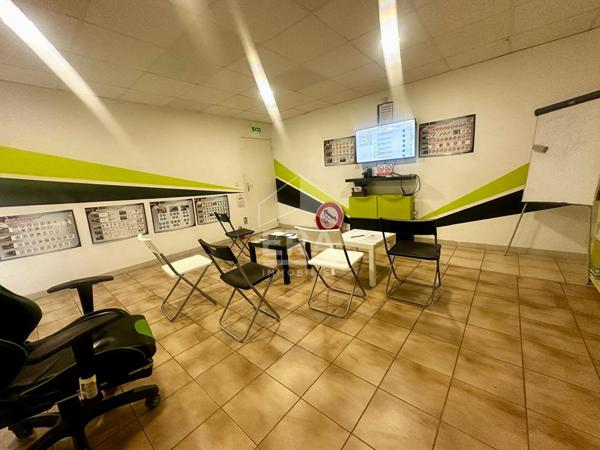 Local commercial ( vente des murs) Sisteron, très bonne visibilité