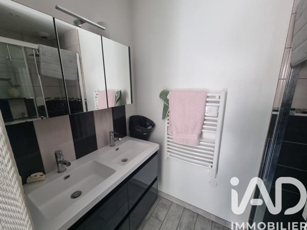 Immeuble à vendre 334,38 m² Saint-Germain-Laval