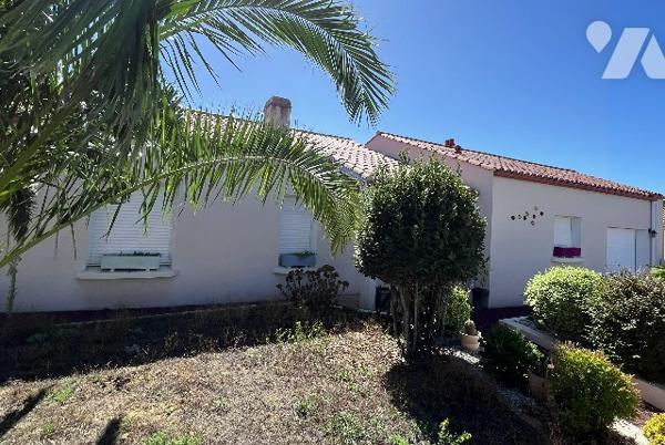 Maison d'habitation à vendre située dans le centre de LA PLAINE SUR MER, à proximité des commerces.