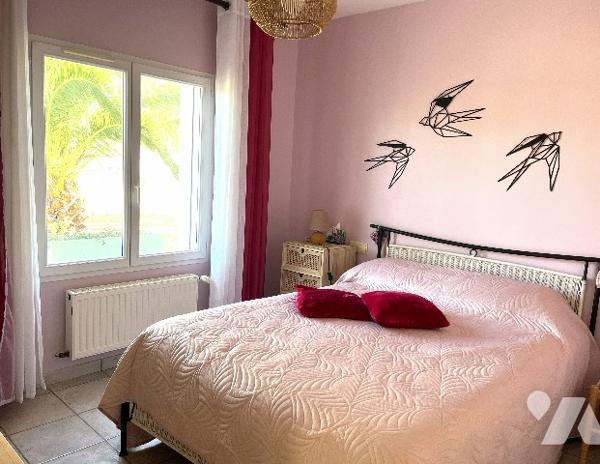 Maison d'habitation à vendre située dans le centre de LA PLAINE SUR MER, à proximité des commerces.