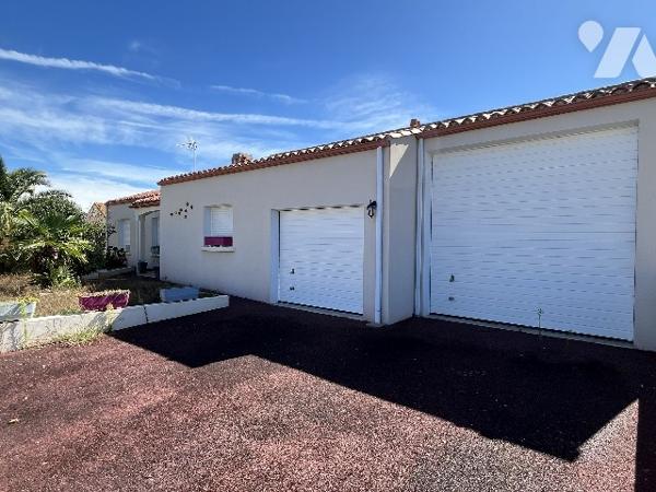 Maison d'habitation à vendre située dans le centre de LA PLAINE SUR MER, à proximité des commerces.