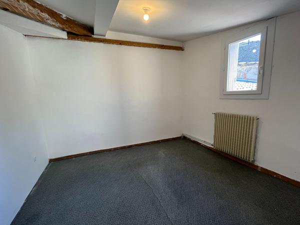 Maison à vendre Montlegun 130 m² avec garage double, véranda et potentiel à rénover