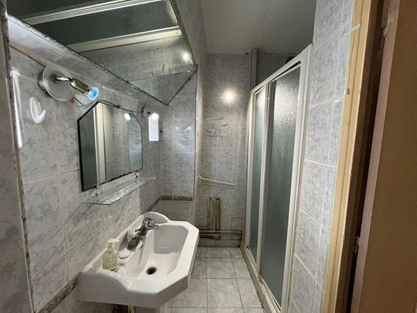 Maison à vendre Montlegun 130 m² avec garage double, véranda et potentiel à rénover