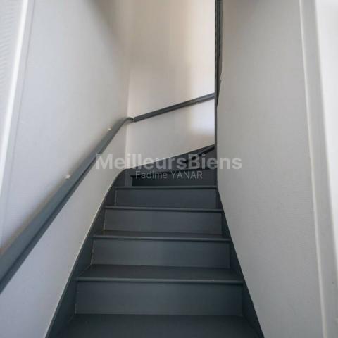 Maison mitoyenne 2 cotés, 4 pièces entièrement rénovée 68 m²